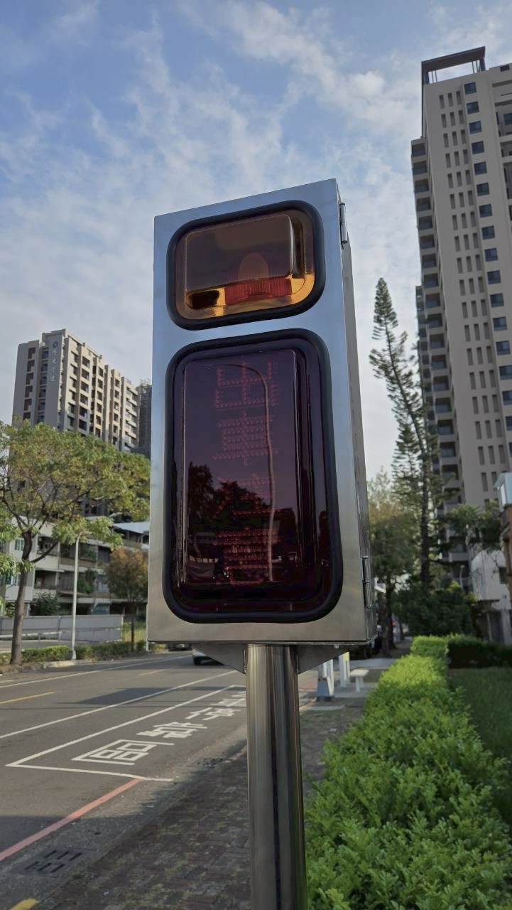 ã€ä¸‰æ°‘å€ï½œè»Šé“è­¦ç¤ºç‡ˆã€‘